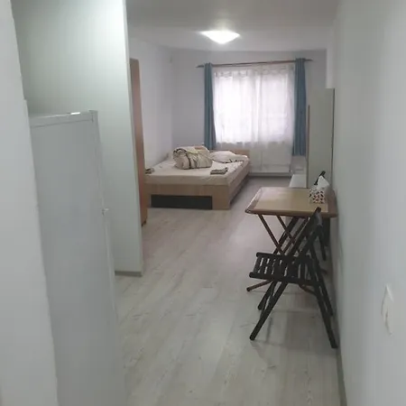 Apartment Garsoniera 3 *